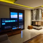 Moumis Luxury Apartament *