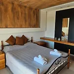 Moumis Luxury Apartament *