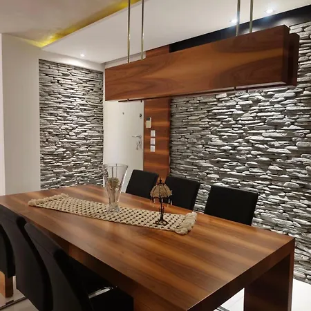 Moumis Luxury Apartment