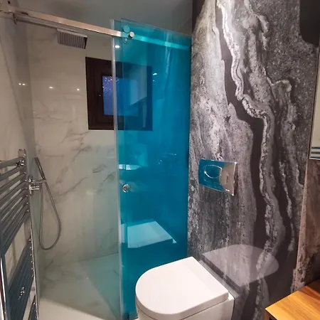 Moumis Luxury Apartment