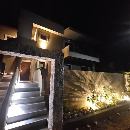Moumis Luxury Лименария